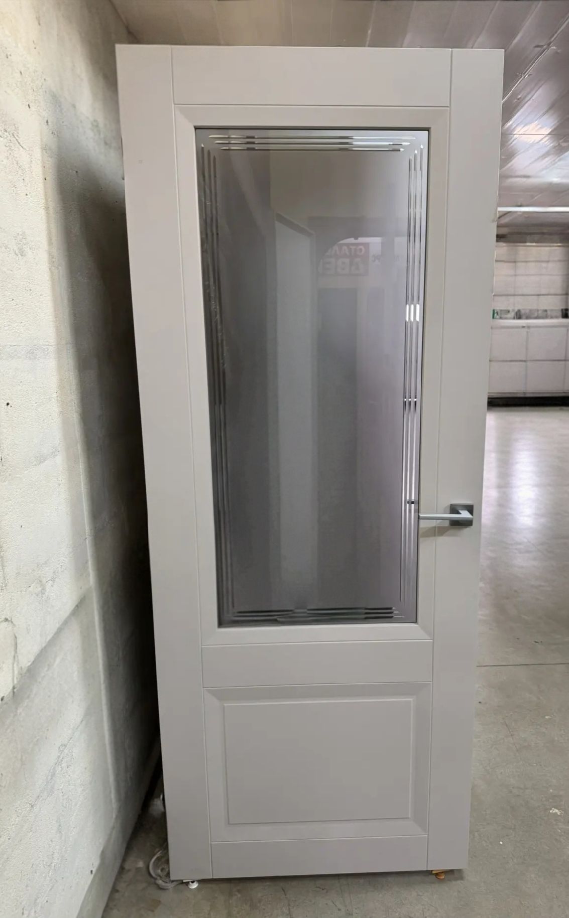 ДО 80 Mantone 4 (RAL 7047), покрытие Эмаль сатинат, графит, стекло 1, правое, исполнение №1М К2760, Образец ЛОТ 19394156